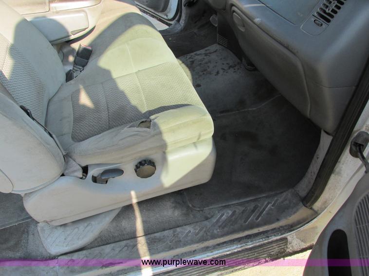 image for item F4044 2002 Ford F150 XLT SuperCab pickup truck