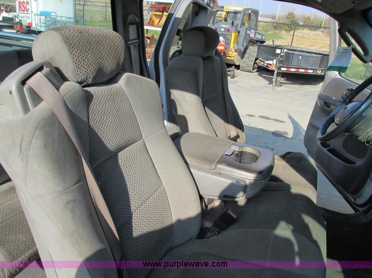 image for item F4044 2002 Ford F150 XLT SuperCab pickup truck