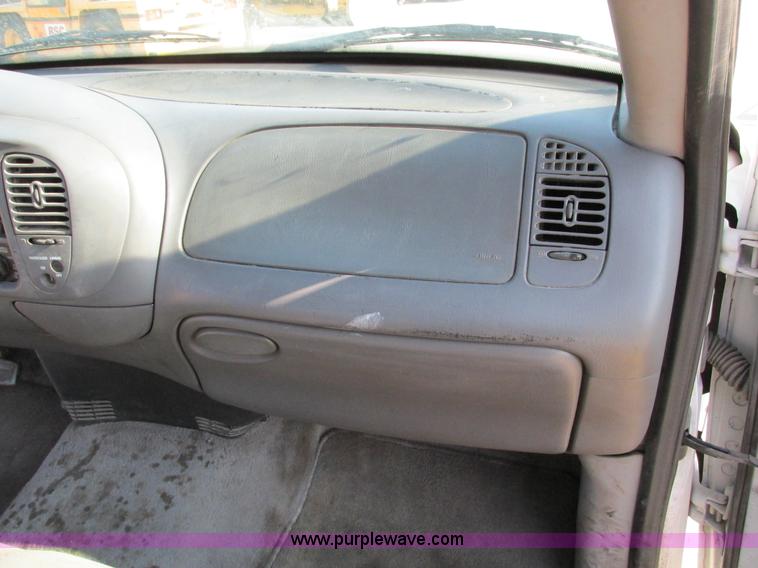 image for item F4044 2002 Ford F150 XLT SuperCab pickup truck