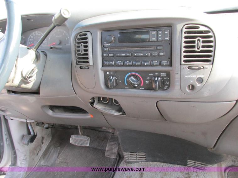 image for item F4044 2002 Ford F150 XLT SuperCab pickup truck