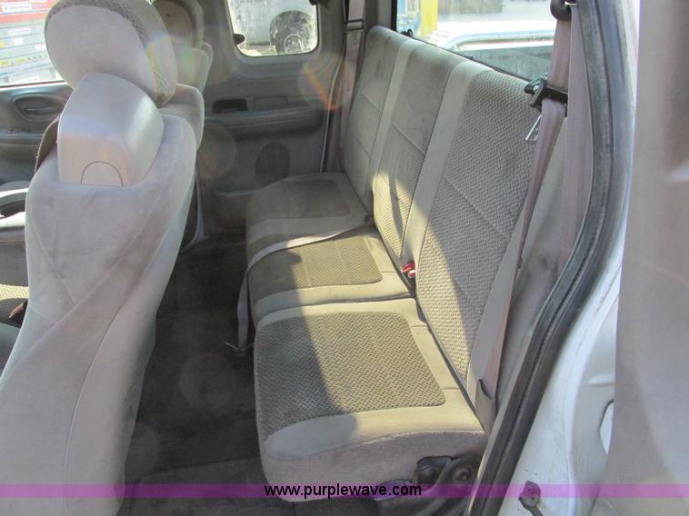 image for item F4044 2002 Ford F150 XLT SuperCab pickup truck