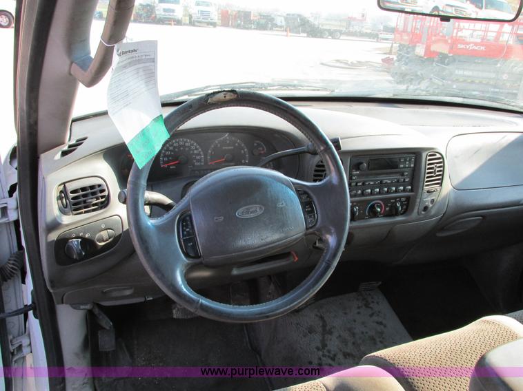 image for item F4044 2002 Ford F150 XLT SuperCab pickup truck