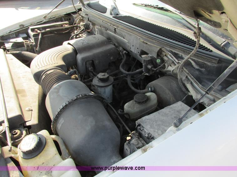 image for item F4044 2002 Ford F150 XLT SuperCab pickup truck