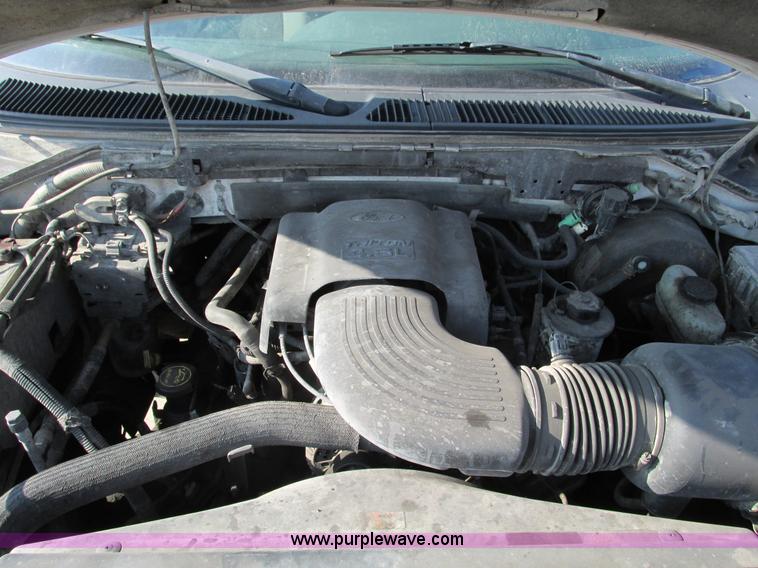 image for item F4044 2002 Ford F150 XLT SuperCab pickup truck