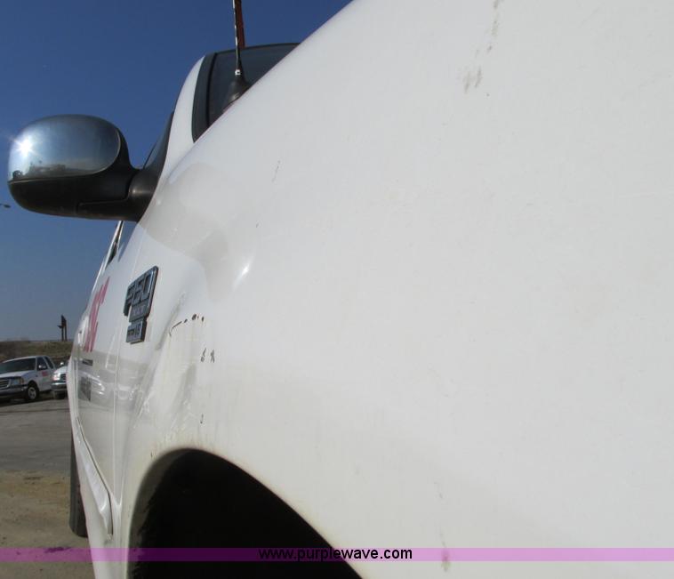 image for item F4044 2002 Ford F150 XLT SuperCab pickup truck