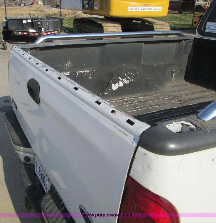 image for item F4044 2002 Ford F150 XLT SuperCab pickup truck
