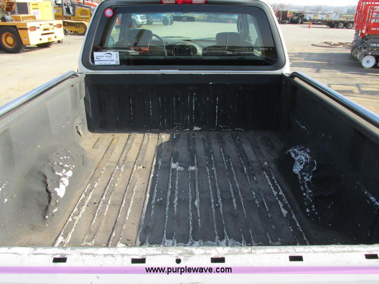 image for item F4044 2002 Ford F150 XLT SuperCab pickup truck