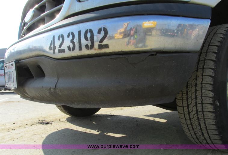 image for item F4044 2002 Ford F150 XLT SuperCab pickup truck