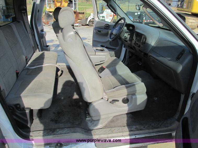 image for item F4045 2002 Ford F150 XLT SuperCab pickup truck