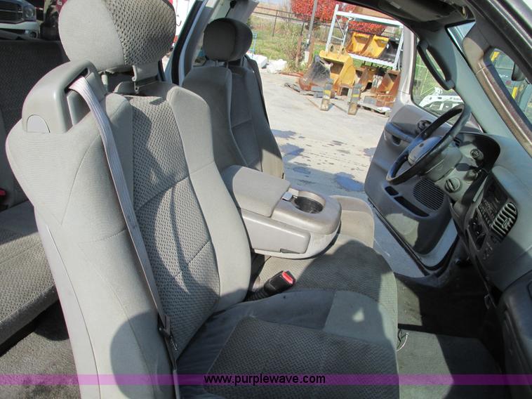 image for item F4045 2002 Ford F150 XLT SuperCab pickup truck