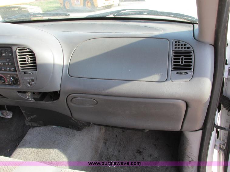 image for item F4045 2002 Ford F150 XLT SuperCab pickup truck