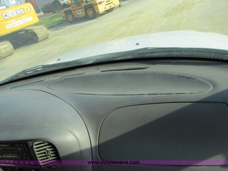 image for item F4045 2002 Ford F150 XLT SuperCab pickup truck