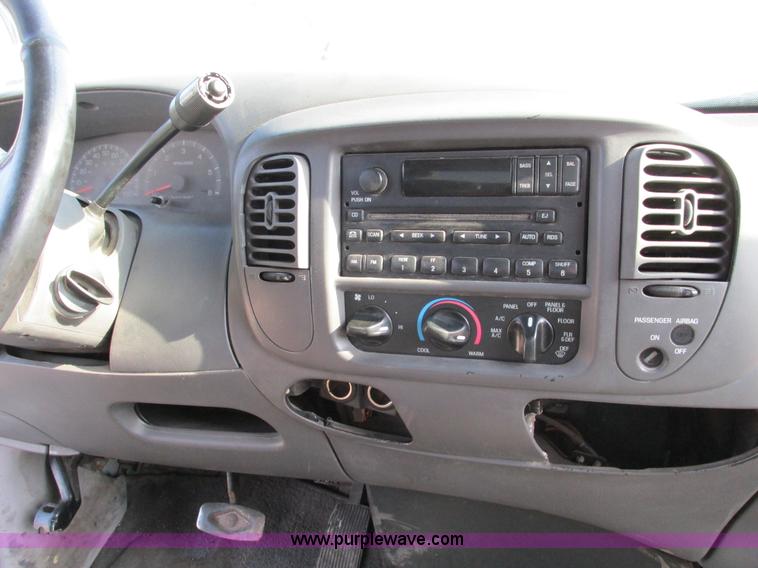 image for item F4045 2002 Ford F150 XLT SuperCab pickup truck