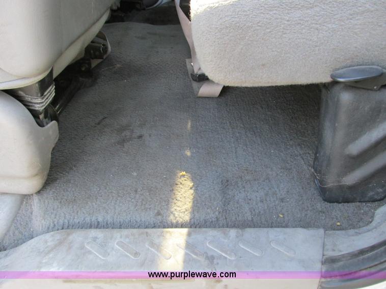 image for item F4045 2002 Ford F150 XLT SuperCab pickup truck