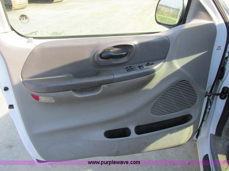 image for item F4045 2002 Ford F150 XLT SuperCab pickup truck