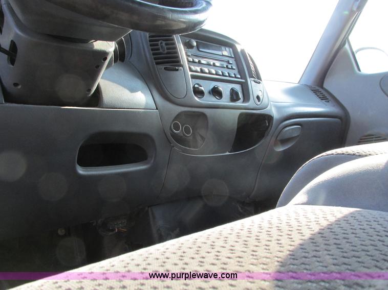 image for item F4045 2002 Ford F150 XLT SuperCab pickup truck