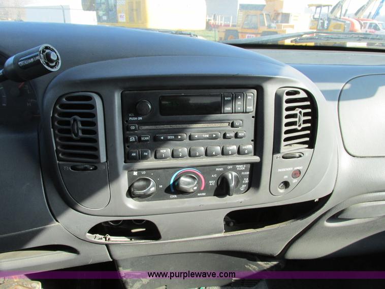 image for item F4045 2002 Ford F150 XLT SuperCab pickup truck