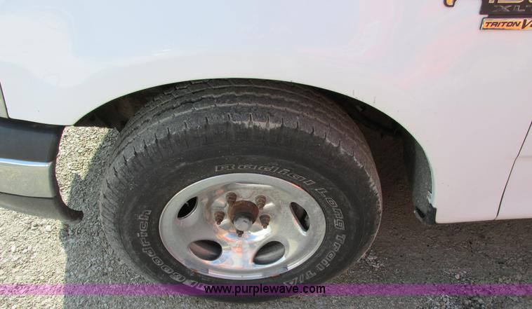 image for item F4045 2002 Ford F150 XLT SuperCab pickup truck