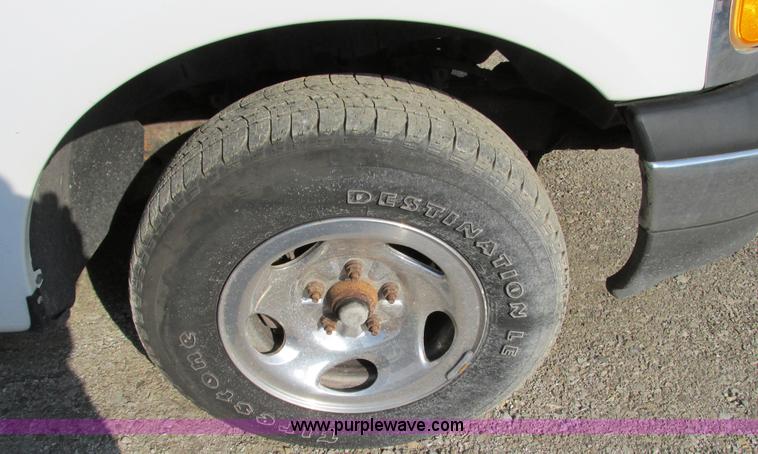 image for item F4045 2002 Ford F150 XLT SuperCab pickup truck