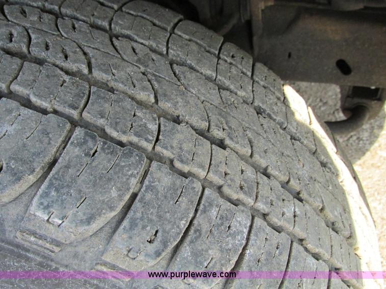 image for item F4045 2002 Ford F150 XLT SuperCab pickup truck