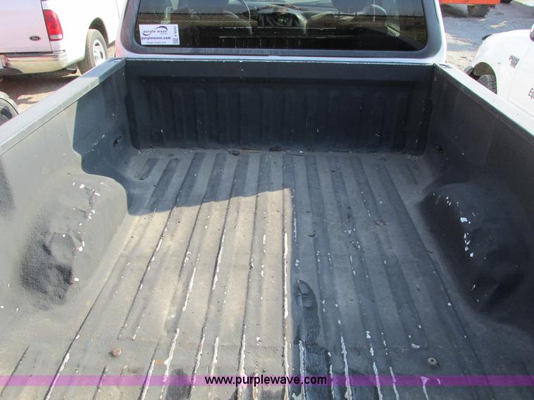 image for item F4045 2002 Ford F150 XLT SuperCab pickup truck