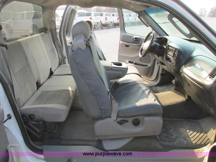 image for item F4046 2004 Ford F250 XLT Super Duty SuperCab pickup truck