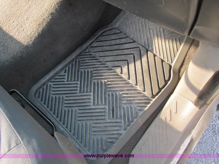 image for item F4046 2004 Ford F250 XLT Super Duty SuperCab pickup truck