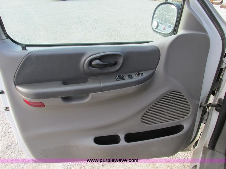 image for item F4046 2004 Ford F250 XLT Super Duty SuperCab pickup truck