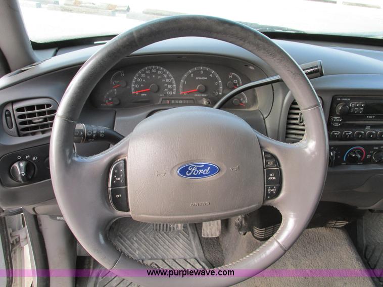 image for item F4046 2004 Ford F250 XLT Super Duty SuperCab pickup truck