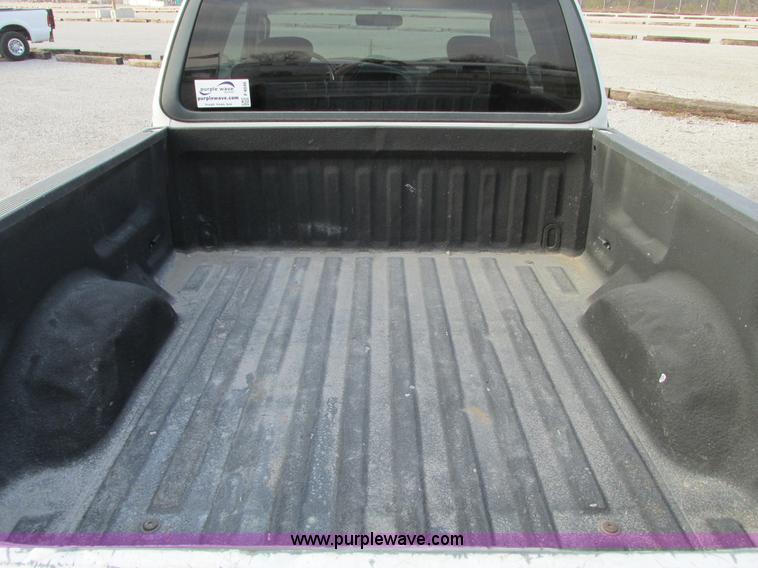 image for item F4046 2004 Ford F250 XLT Super Duty SuperCab pickup truck