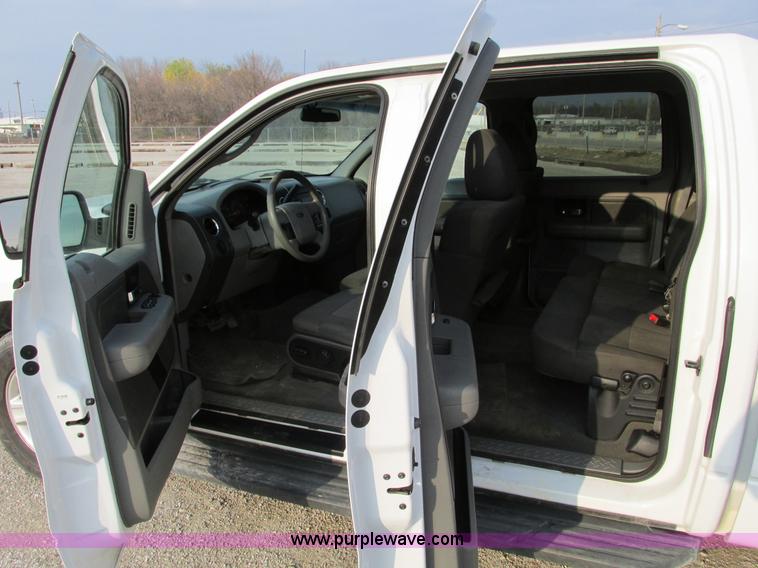 image for item F4047 2004 Ford F150 XLT Super Crew pickup truck