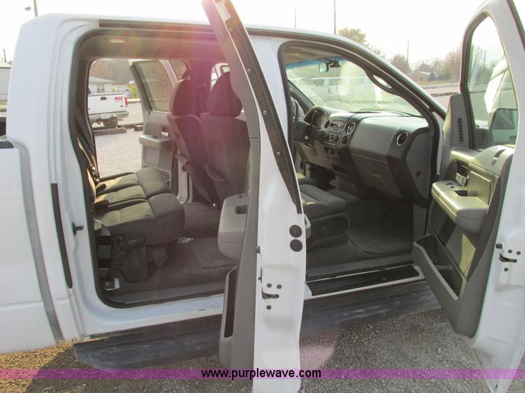 image for item F4047 2004 Ford F150 XLT Super Crew pickup truck