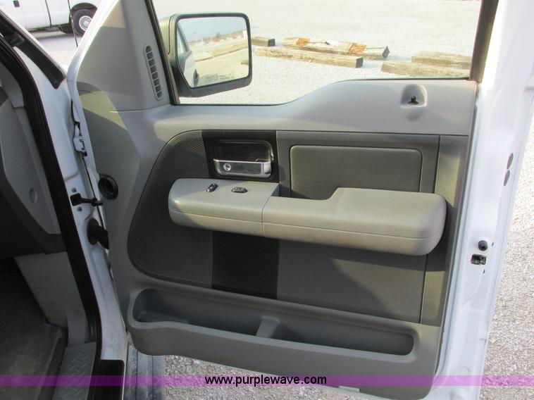 image for item F4047 2004 Ford F150 XLT Super Crew pickup truck