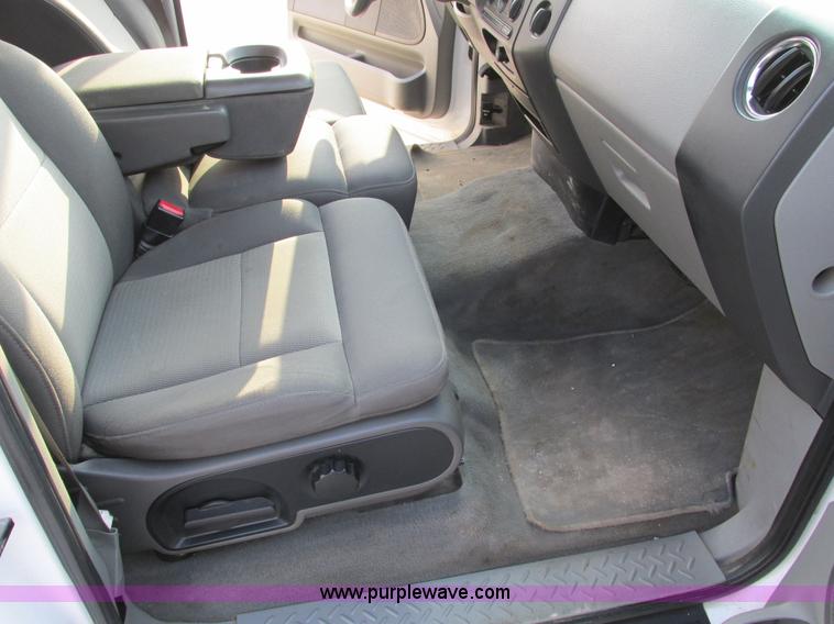 image for item F4047 2004 Ford F150 XLT Super Crew pickup truck