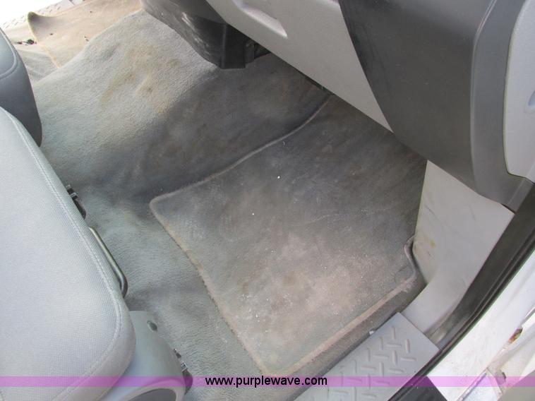 image for item F4047 2004 Ford F150 XLT Super Crew pickup truck