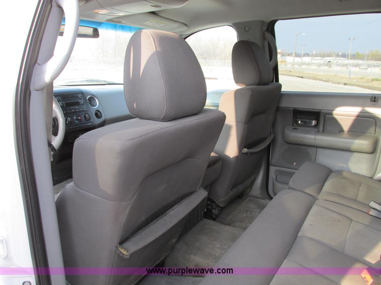 image for item F4047 2004 Ford F150 XLT Super Crew pickup truck