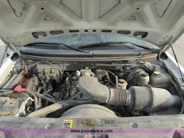 image for item F4047 2004 Ford F150 XLT Super Crew pickup truck