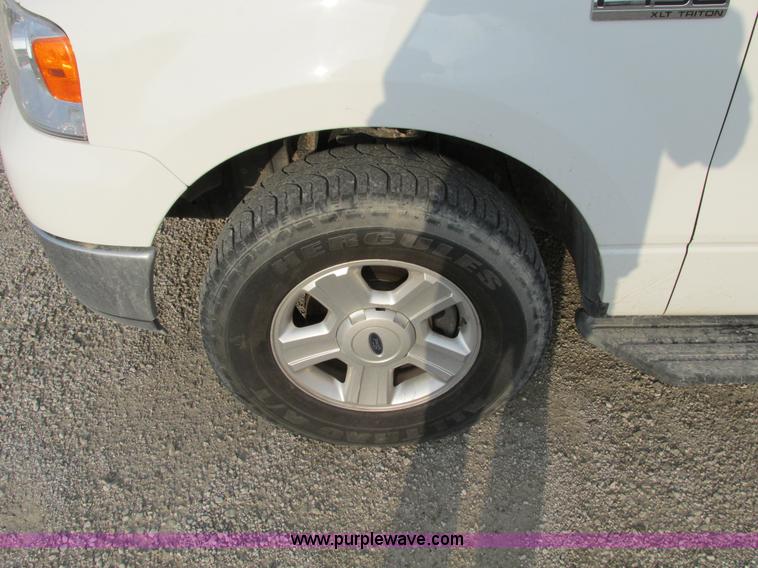 image for item F4047 2004 Ford F150 XLT Super Crew pickup truck