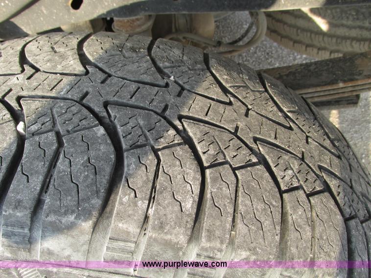 image for item F4047 2004 Ford F150 XLT Super Crew pickup truck