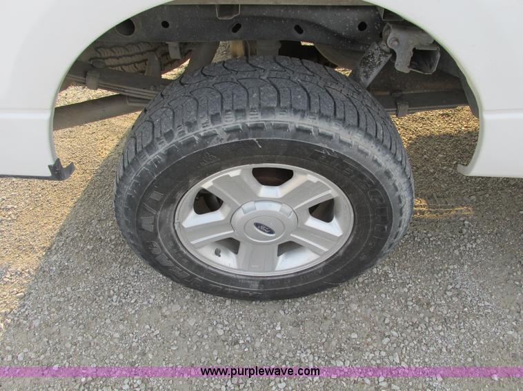 image for item F4047 2004 Ford F150 XLT Super Crew pickup truck