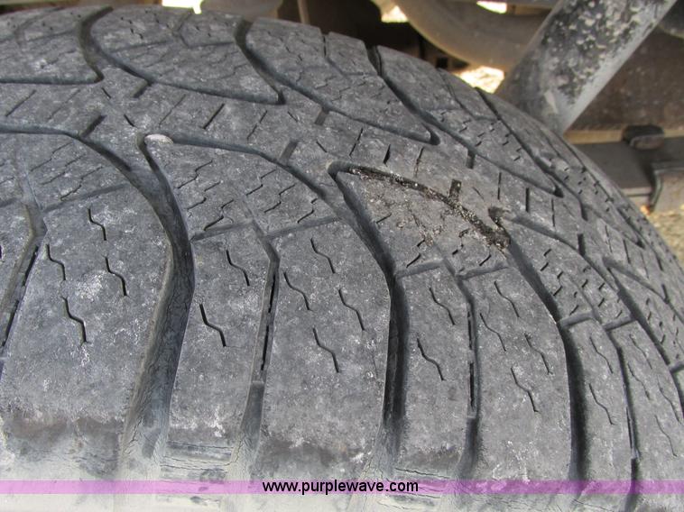 image for item F4047 2004 Ford F150 XLT Super Crew pickup truck