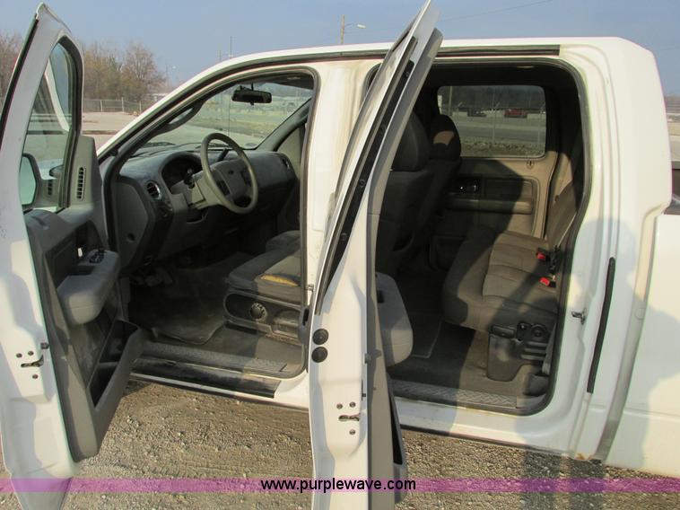 image for item F4048 2004 Ford F150 XLT Super Crew pickup truck