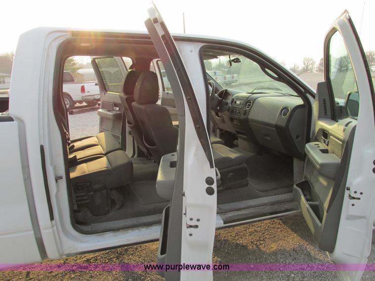 image for item F4048 2004 Ford F150 XLT Super Crew pickup truck