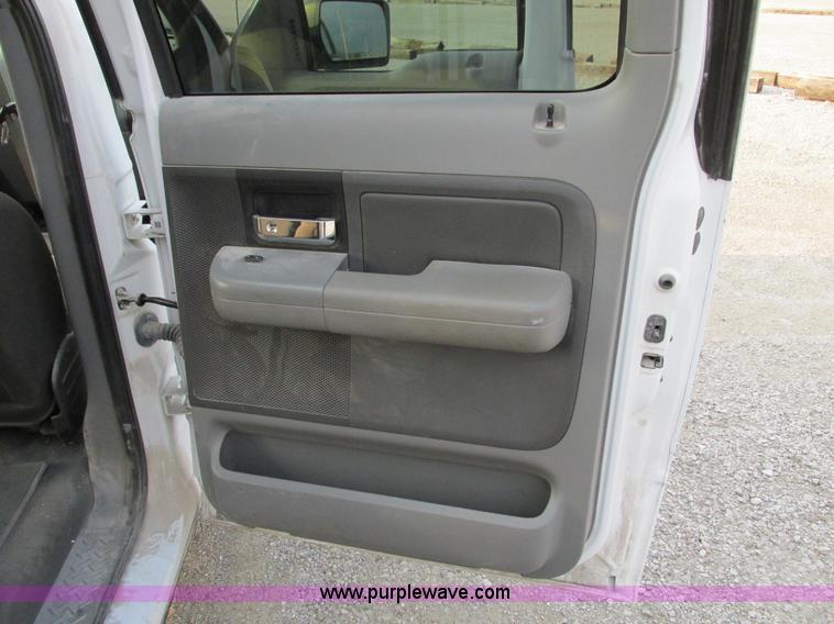 image for item F4048 2004 Ford F150 XLT Super Crew pickup truck