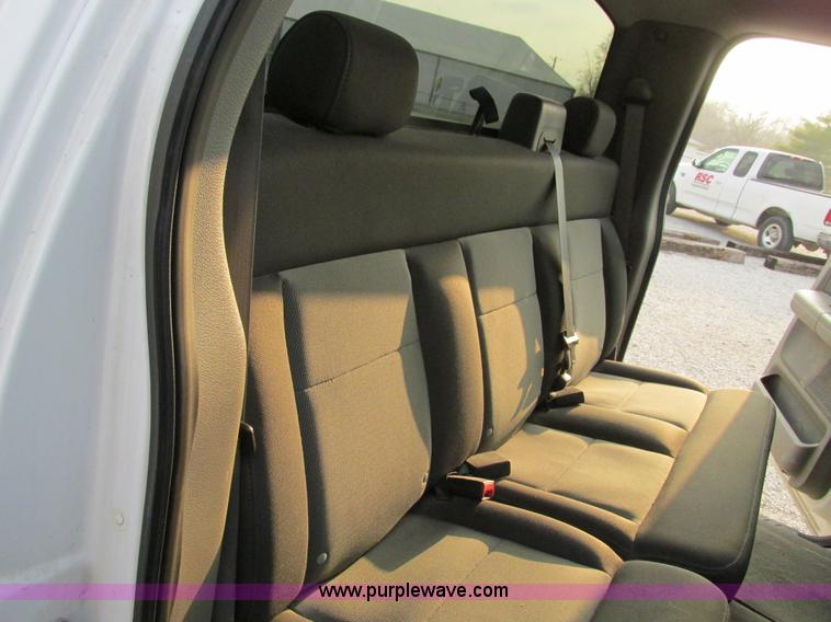 image for item F4048 2004 Ford F150 XLT Super Crew pickup truck