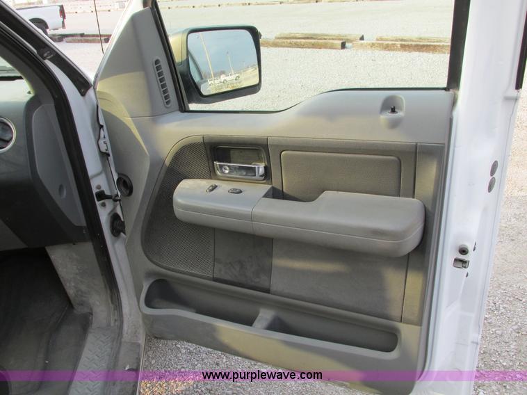 image for item F4048 2004 Ford F150 XLT Super Crew pickup truck