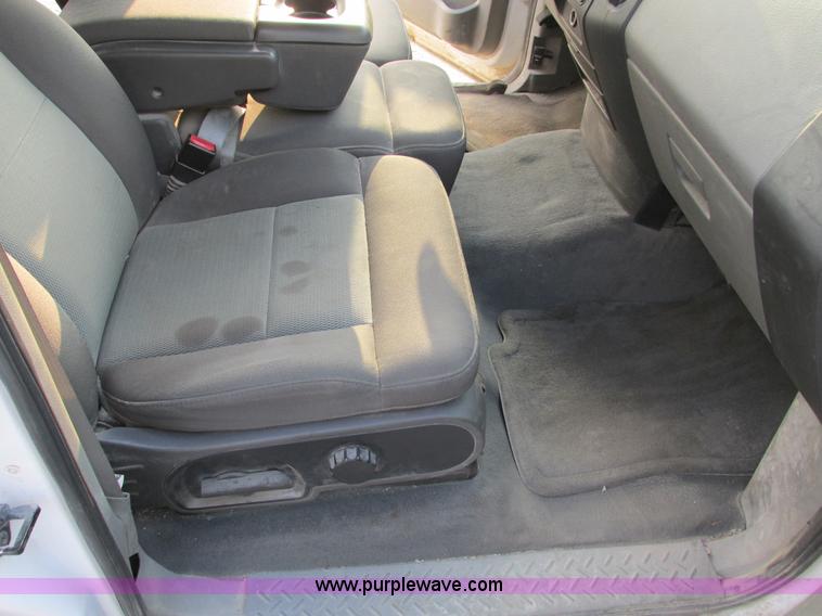 image for item F4048 2004 Ford F150 XLT Super Crew pickup truck