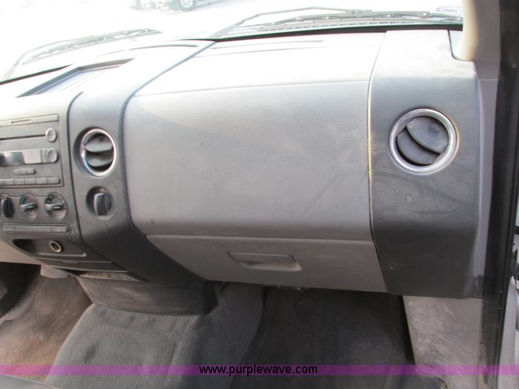 image for item F4048 2004 Ford F150 XLT Super Crew pickup truck