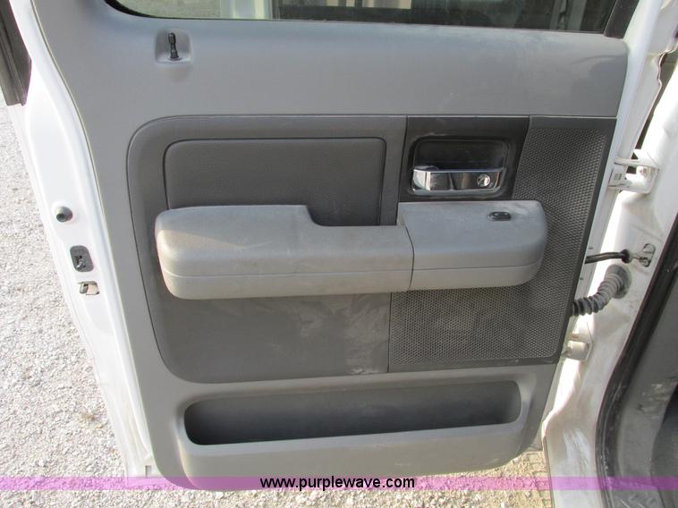 image for item F4048 2004 Ford F150 XLT Super Crew pickup truck