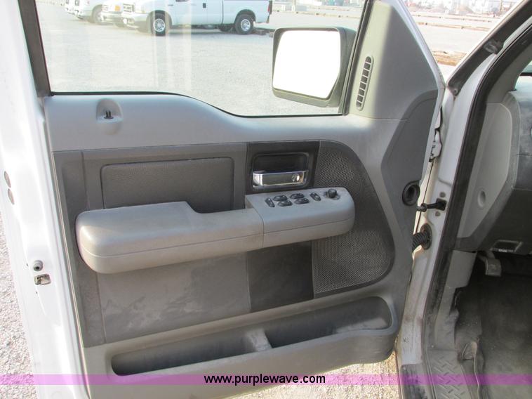 image for item F4048 2004 Ford F150 XLT Super Crew pickup truck